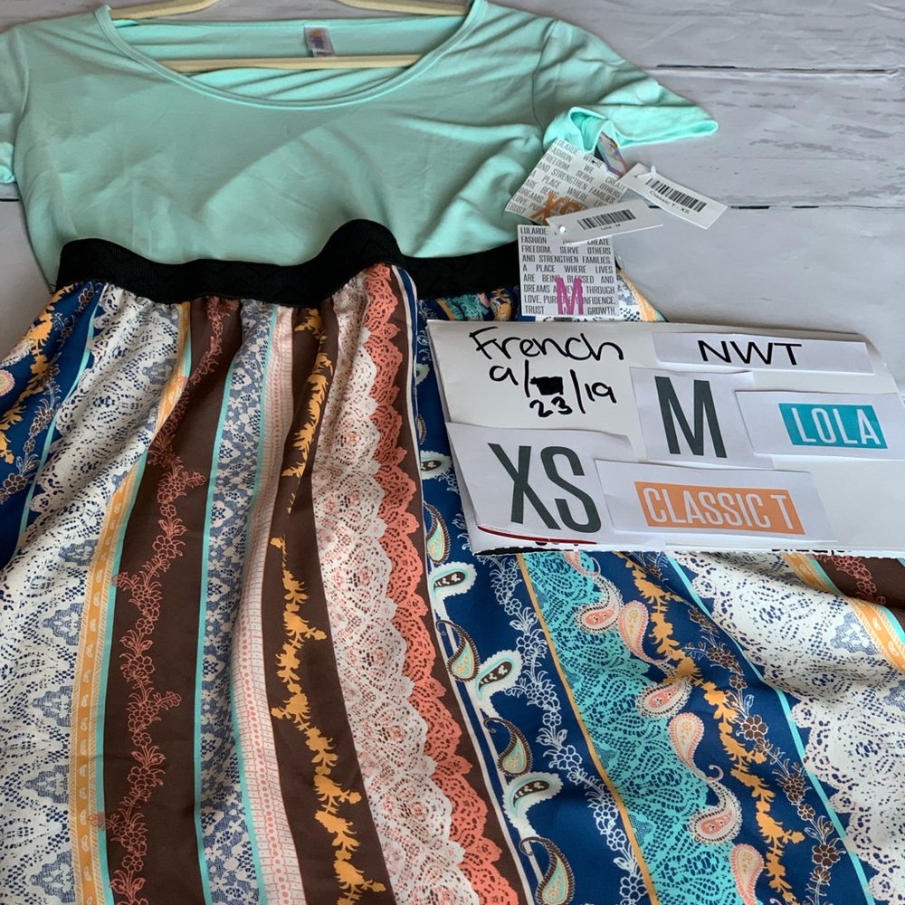 LuLaRoe Lola and Classic T outfit